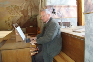 Organist Paul Humer