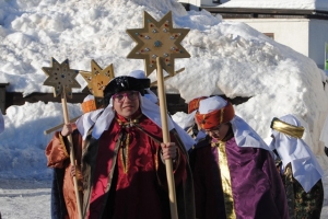 Sternsinger 2018 weg_zur_Kirche3