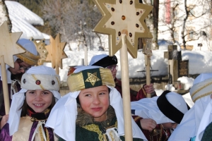 Sternsinger 2018 weg_zur_kirche6